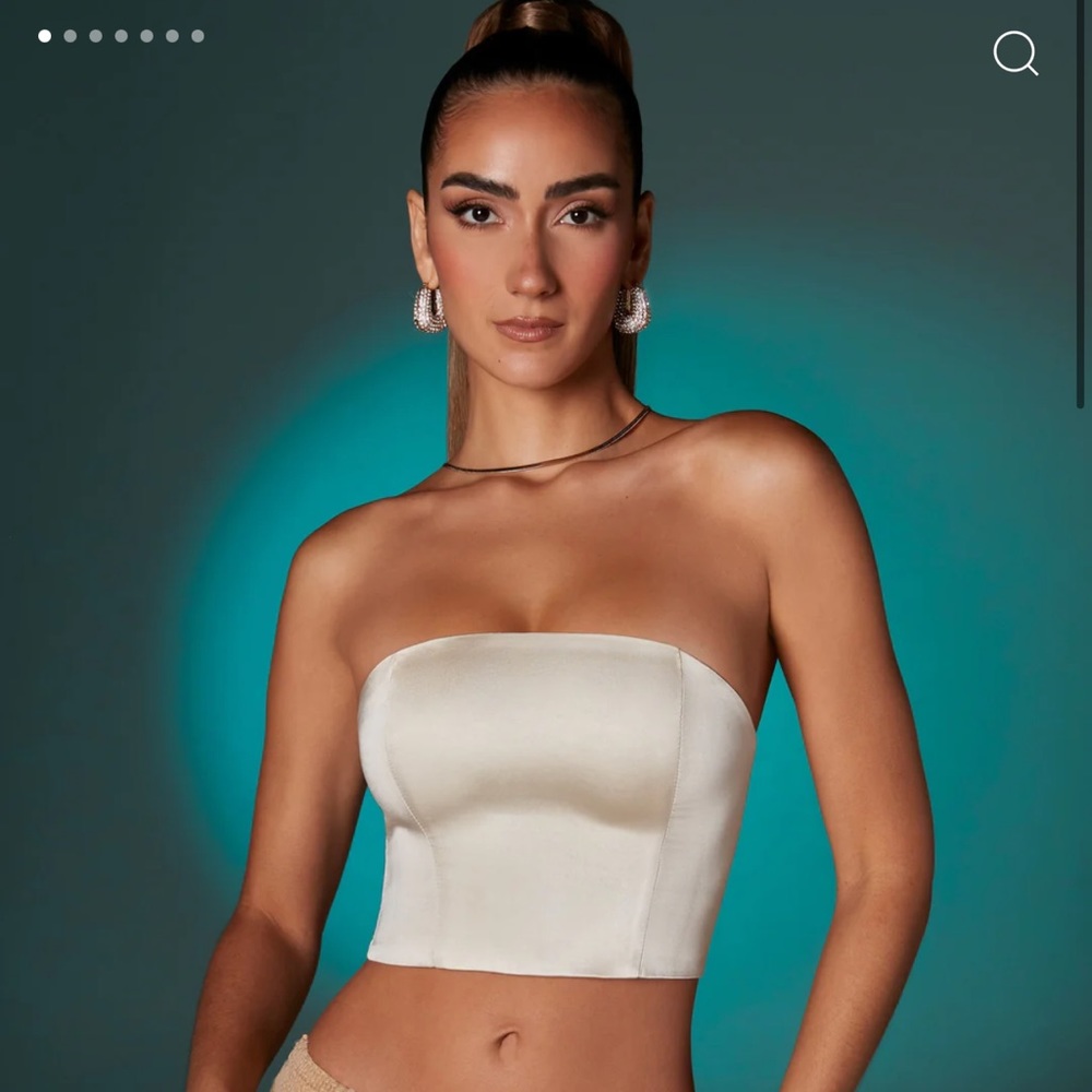 LEONI
Satin Strapless Crop Top in Ivory